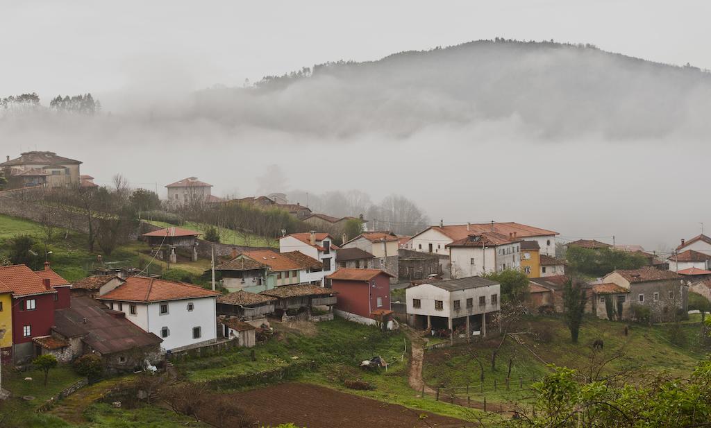 Hotel El Mirador Del Nalon San Roman  外观 照片